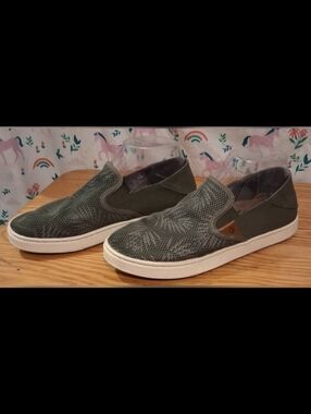 EUC OluKai Pehuea Forest Green Fern Plant Casual Slip-On Sneaker Shoe SZ 7.5